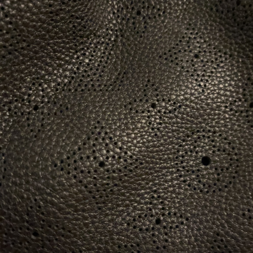 Louis Vuitton Mahina hobo bag. - Picture 11 of 11